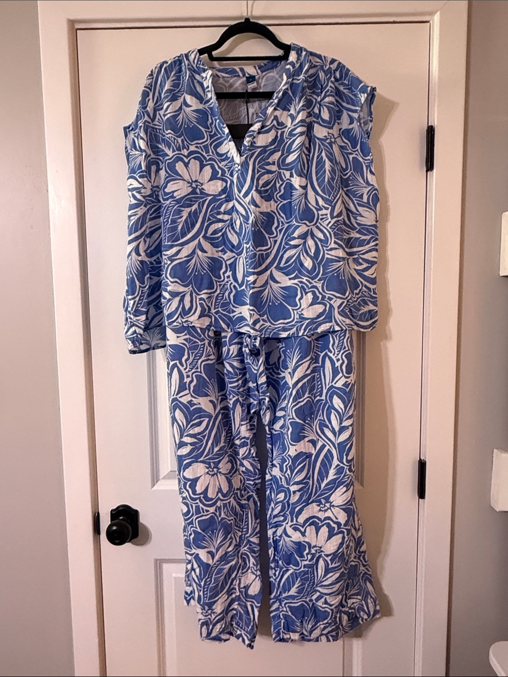 Old Navy Blue & White Floral Short-Sleeve Jumpsuit Size XL